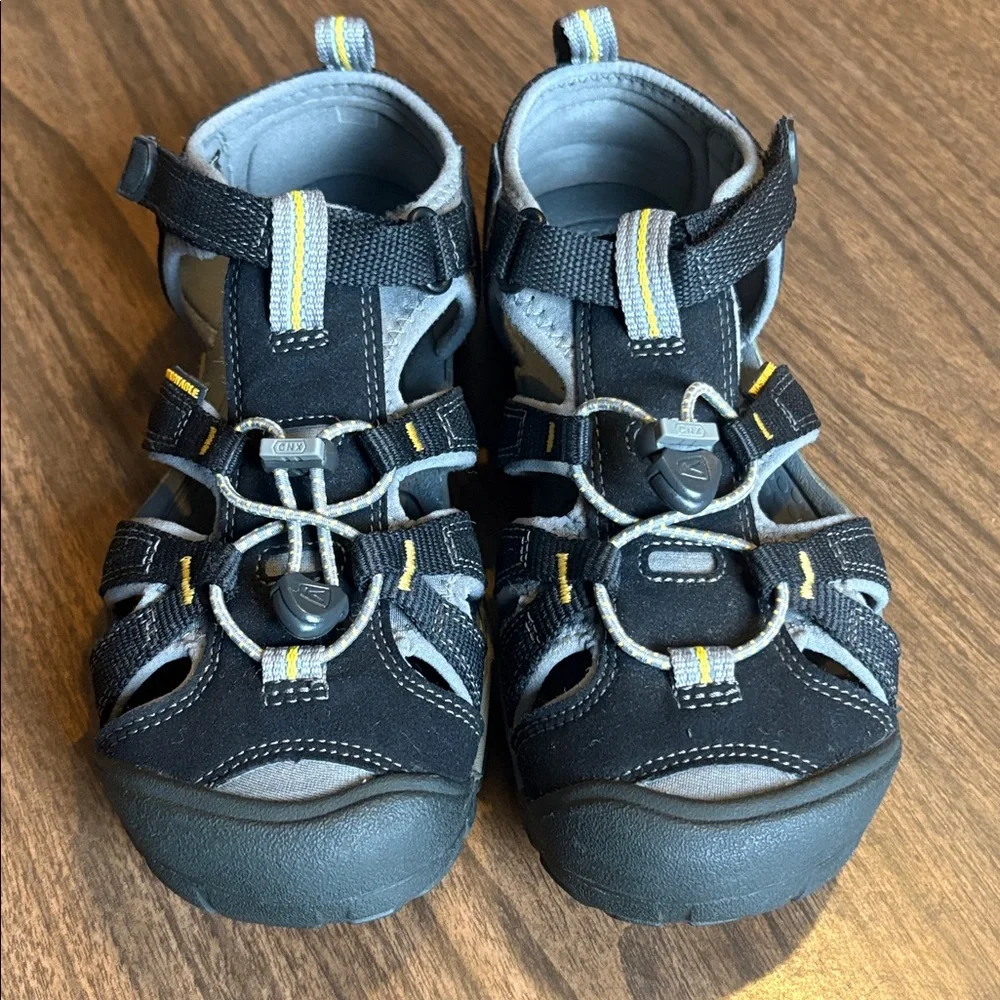 Keen Size 4 Black Gray Yellow Newport H2 Sandals